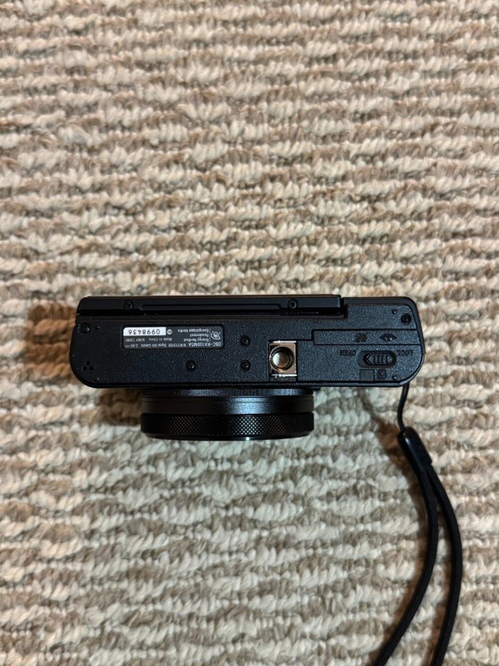 Sony Cyber-Shot DSC-RX100 V Camera - Picture 7 of 11